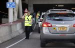 Amsterdam 17 juni 2022
Autos worden gecontroleerd door beveiilger bij Johan Cruijff arena