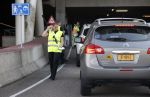 Amsterdam 17 juni 2022
Autos worden gecontroleerd door beveiilger bij Johan Cruijff arena