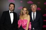 Amsterdam 16 januari 2023
Premiere Fijn weekend in Tuschinski.
De cast bestaat uit oa Sarah Chronis Carolien Spoor Jon karthaus Lisa Zweerman Steef de Bot Kay Greidanus en Aus Greidanus sr. Bob Sikkes (rechts) met Roos Reedijk en....