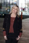 Hilversum 9 januari 2023
Arjan Lubach wordt bij beeld en Geluid gekozen tot mediapersoon van 2022. Andre v Duin reikt hem de prijs uit . Bridget Maasland