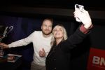 Hilversum 9 januari 2023
Arjan Lubach wordt bij beeld en Geluid gekozen tot mediapersoon van 2022. Andre v Duin reikt hem de prijs uit . Bridget Maasland