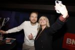 Hilversum 9 januari 2023
Arjan Lubach wordt bij beeld en Geluid gekozen tot mediapersoon van 2022. Andre v Duin reikt hem de prijs uit . Bridget Maasland
