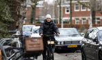 Amsterdam 4 januari 2023
Caroline Tensen op haar electrische v Moof fiets in Amsterdam zuid.