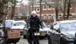 Amsterdam 4 januari 2023
Caroline Tensen op haar electrische v Moof fiets in Amsterdam zuid.