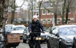 Amsterdam 4 januari 2023
Caroline Tensen op haar electrische v Moof fiets in Amsterdam zuid.