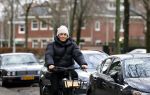 Amsterdam 4 januari 2023
Caroline Tensen op haar electrische v Moof fiets in Amsterdam zuid.