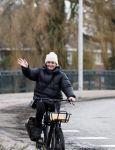 Amsterdam 4 januari 2023
Caroline Tensen op haar electrische v Moof fiets in Amsterdam zuid.