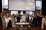 Almere 3 januari 2022
Presentatie cast Les Miserables in Almere .
Milan van Waardenburg, Freek Bartels, Rene van Kooten, Vajen van den Bosch, Ellen Pieters, Channah Hewitt, Michael Muyderman, Yannick Pluggers, Hans Cornelissen, Erwin van Lambaart, Ruud de Graaf, Yoran de Bont, Sem van der Heijden, Mark Roy Luykx, Donna Jo Aerts, Lisanne Veeneman, Sem Gerritsma, Janne Kolpa en James Powell bij de eerste repetitiedag van Les Miserables in de Kunstlinie in Almere.