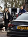 Laren Blaricum 6 januari 2022
Dennis Bergkamp en zijn vrouw Henriette in het centrum van Laren . Ze hebben een nieuw huis / villa gekocht in Blaricum .