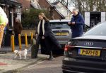 Laren Blaricum 6 januari 2022
Dennis Bergkamp en zijn vrouw Henriette in het centrum van Laren . Ze hebben een nieuw huis / villa gekocht in Blaricum .