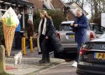 Laren Blaricum 6 januari 2022
Dennis Bergkamp en zijn vrouw Henriette in het centrum van Laren . Ze hebben een nieuw huis / villa gekocht in Blaricum .