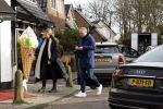 Laren Blaricum 6 januari 2022
Dennis Bergkamp en zijn vrouw Henriette in het centrum van Laren . Ze hebben een nieuw huis / villa gekocht in Blaricum .