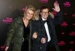 Amsterdam 16 januari 2023
Premiere Fijn weekend in Tuschinski.
De cast bestaat uit oa Sarah Chronis Carolien Spoor Jon karthaus Lisa Zweerman Steef de Bot Kay Greidanus en Aus Greidanus sr. Frank Janssen