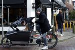 Laren 6 januari 2023
Johnny de Mol en zijn vrouw Anouk de Mol bij Joe and the juice in Laren .