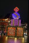 Amsterdam 20 en 22 december 2022
Kerstsfeer op de dam met het Paleis op de dam de Bijenkorf en Beursplein 5. Chanel No 5