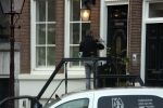 Amsterdam eerste week december 2022
Bij hetbhuis van Prinses Amalia wordt volop gewerkt . Ook is er politie en beveiliging aanwezig . Er wonen inmiddels ook al weer medestudenten in het pand.