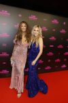 Amsterdam 16 januari 2023
Premiere Fijn weekend in Tuschinski.
De cast bestaat uit oa Sarah Chronis Carolien Spoor Jon karthaus Lisa Zweerman Steef de Bot Kay Greidanus en Aus Greidanus sr. Maria Tailor en Hella Huizinga