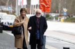 Hilversum 29 december 2022
Bij Beeld en Geluid op het mediapark  konden mensen afscheid nemen van Han Peekel . Martine v Os met haar man