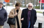 Hilversum 29 december 2022
Bij Beeld en Geluid op het mediapark  konden mensen afscheid nemen van Han Peekel . Martine v Os met haar man