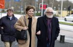 Hilversum 29 december 2022
Bij Beeld en Geluid op het mediapark  konden mensen afscheid nemen van Han Peekel . Martine v Os met haar man