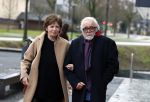 Hilversum 29 december 2022
Bij Beeld en Geluid op het mediapark  konden mensen afscheid nemen van Han Peekel . Martine v Os met haar man