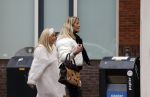 Alkmaar 21 december 2022
Mary Borsato en .... arriveren op de verjaardag van Marco Borsato bij zijn appartement.