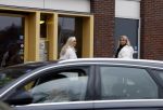 Alkmaar 21 december 2022
Mary Borsato en .... arriveren op de verjaardag van Marco Borsato bij zijn appartement.