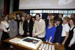 Almere 3 januari 2022
Presentatie cast Les Miserables in Almere .
Milan van Waardenburg, Freek Bartels, Rene van Kooten, Vajen van den Bosch, Ellen Pieters, Channah Hewitt, Michael Muyderman, Yannick Pluggers, Hans Cornelissen, Erwin van Lambaart, Ruud de Graaf, Yoran de Bont, Sem van der Heijden, Mark Roy Luykx, Donna Jo Aerts, Lisanne Veeneman, Sem Gerritsma, Janne Kolpa en James Powell bij de eerste repetitiedag van Les Miserables in de Kunstlinie in Almere.