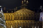 Amsterdam 20 en 22 december 2022
Kerstsfeer op de dam met het Paleis op de dam de Bijenkorf en Beursplein 5