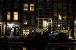 Amsterdam 10 en 11 september 2022
Vriendinnen van prinses Amalia zijn aan het verhuizen . Ouders brengen spullen .