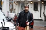 Amsterdam 28 december 2022
Rick Brandsteder haalt vers sapje op de van Woustraat