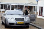 Scheveningen 23 december 2022
Rogier Smit met zijn honden bij zijn Bentley auto