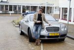 Scheveningen 23 december 2022
Rogier Smit met zijn honden bij zijn Bentley auto