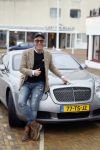 Scheveningen 23 december 2022
Rogier Smit met zijn honden bij zijn Bentley auto