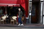 Amsterdam 2 januari 2023
Rolf Snoeren ( Victor en Rolf) wandelt met zijn hond door het centrum van Amsterdam