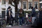 Amsterdam 2 januari 2023
Rolf Snoeren ( Victor en Rolf) wandelt met zijn hond door het centrum van Amsterdam