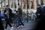 Amsterdam 2 januari 2023
Rolf Snoeren ( Victor en Rolf) wandelt met zijn hond door het centrum van Amsterdam