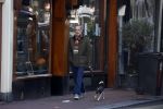 Amsterdam 2 januari 2023
Rolf Snoeren ( Victor en Rolf) wandelt met zijn hond door het centrum van Amsterdam