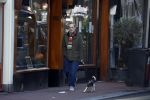 Amsterdam 2 januari 2023
Rolf Snoeren ( Victor en Rolf) wandelt met zijn hond door het centrum van Amsterdam