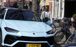 Amsterdam 11 april 2022
Steven Bergwijn in zijn Lamborghini Urus in Amsterdam zuid