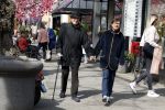 Amsterdam 11 april 2022
Theo Heuft met partner aan het wandelen in Amsterdam zuid