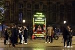Amsterdam 20 en 22 december 2022
Kerstsfeer op de dam met waarschuwing op bord voor zakkenrollers