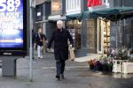 Amsterdam 27 december 2023
Bram Moszkowicz doet boodschappen in Amsterdam zuid.