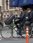 Amsterdam 15 december 2023
Daniel Arends op de fiets in Amsterdam zuid