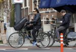 Amsterdam 15 december 2023
Daniel Arends op de fiets in Amsterdam zuid