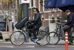 Amsterdam 15 december 2023
Daniel Arends op de fiets in Amsterdam zuid