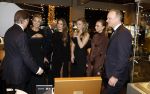 Amsterdam 9 december 2023
VIP dag van de luxury fair in de RAI. Dennis Bergkamp en zijn vrouw Henriette en dochters Estell ( zwanger) Saffron en Yasmin op de stand van Gassan Diamonds . presentatie gouden bankbiljet Dennis Bergkamp. david Bijlsma reikt het eerste exemplaar uit.
