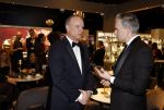 Amsterdam 9 december 2023
VIP dag van de luxury fair in de RAI. Dennis Bergkamp en zijn vrouw Henrita en dochters Estell ( zwanger) Saffron en Yasmin op de stand van Gassan Diamonds . presentatie gouden bankbiljet Dennis Bergkamp. david Bijlsma reikt het eerste exemplaar uit. dennis Bergkamp en Nick Dijkman