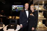 Amsterdam 9 december 2023
VIP dag van de luxury fair in de RAI. Dennis Bergkamp en zijn vrouw Henrita en dochters Estell ( zwanger) Saffron en Yasmin op de stand van Gassan Diamonds . presentatie gouden bankbiljet Dennis Bergkamp. david Bijlsma reikt het eerste exemplaar uit.
