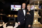 Amsterdam 9 december 2023
VIP dag van de luxury fair in de RAI. Dennis Bergkamp en zijn vrouw Henrita en dochters Estell ( zwanger) Saffron en Yasmin op de stand van Gassan Diamonds . presentatie gouden bankbiljet Dennis Bergkamp. david Bijlsma reikt het eerste exemplaar uit.